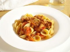 Pasta con finferli e pomodorini