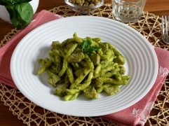 Pasta con pesce spada e pesto di pistacchi