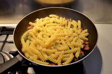 Pasta salsiccia e bietole 5