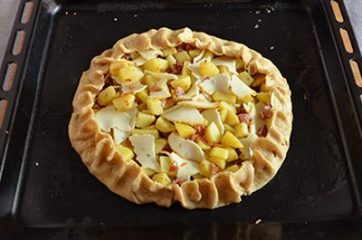 Torta salata con patate, speck e scamorza 6