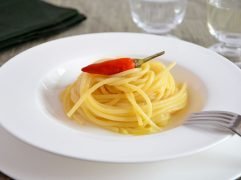 Spaghetti aglio olio e peperoncino