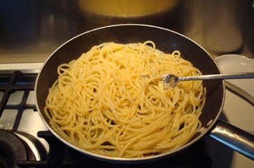 Spaghetti aglio olio e peperoncino 2