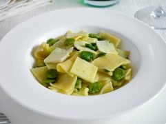 Pasta fave e pecorino