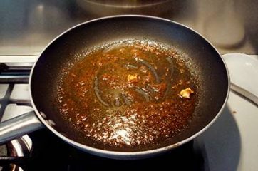 Pasta con pomodori secchi e acciughe 3