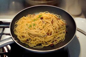 Pasta con pomodori secchi e acciughe 7