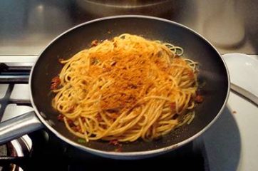 Pasta con pomodori secchi e acciughe 8