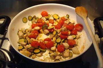 Pasta con ricciola zucchine e pomodorini 8