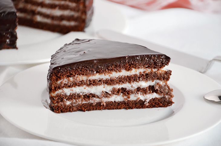 Torta al cioccolato con crema al latte