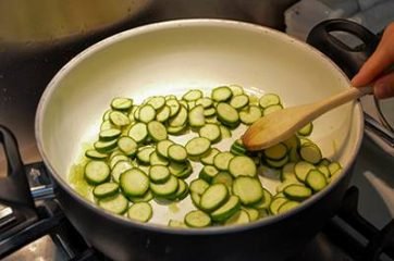 Bocconcini di pollo con zucchine 5