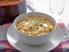 Zuppa di orzo e biete