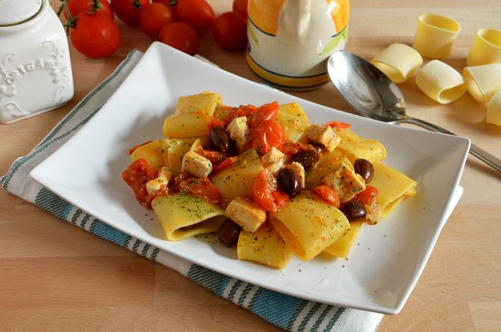 Pasta con pesce spada e pomodorini