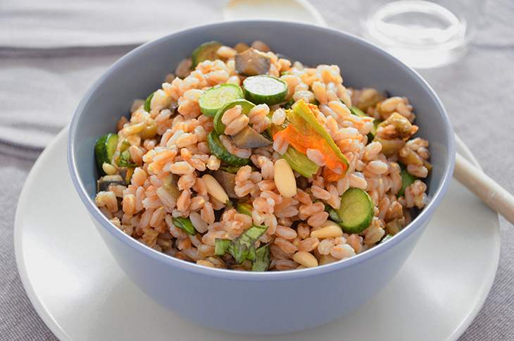 Insalata di farro con melanzane e zucchine