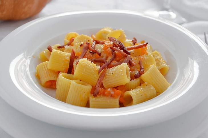 Pasta con zucca e speck