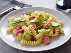 Pasta con zucchine e salsiccia