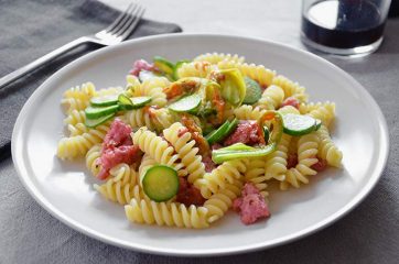 Pasta con zucchine e salsiccia
