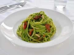 Pasta con pesto di spinaci