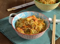 Spaghetti di riso gamberi e verdure