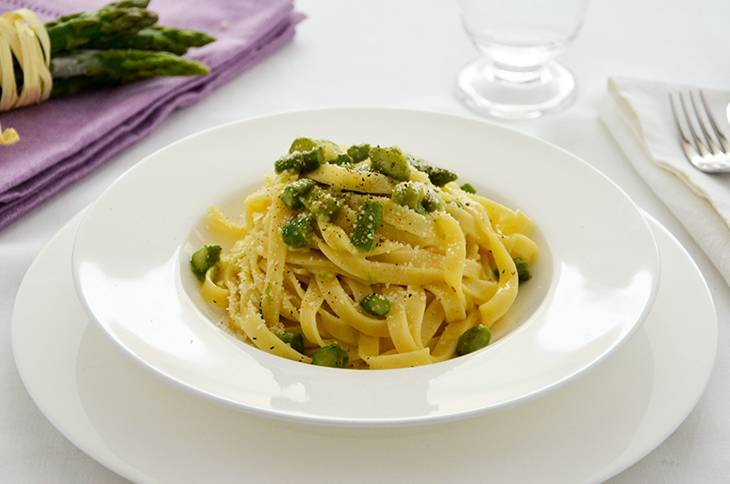 Pasta alla carbonara di asparagi