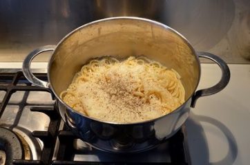 Spaghetti cacio e pepe 4