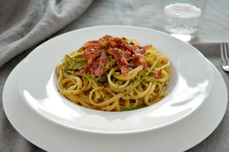 Pasta con zucchine e asparagi