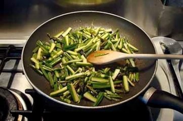 Pasta con zucchine e asparagi 8