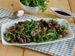 Straccetti di manzo con la rucola