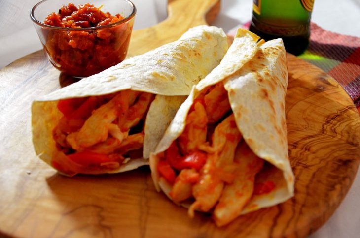 Fajitas di pollo e peperoni