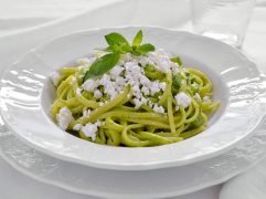 Pasta zucchine e feta