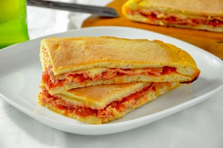 Focaccia prosciutto e formaggio