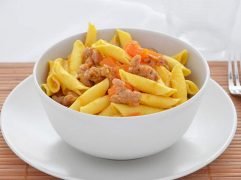 Pasta con zucca e salsiccia