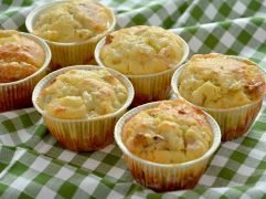 Muffin con pere noci e gorgonzola