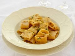 Pasta acciughe e pistacchi