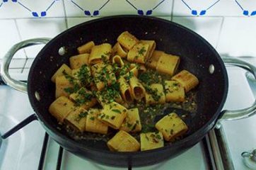 Pasta acciughe e pistacchi 7