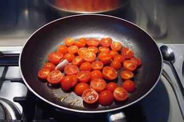 Pasta con pomodorini scamorza e rucola 3