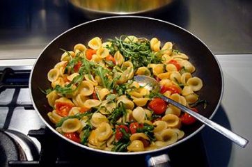 Pasta con pomodorini scamorza e rucola 6