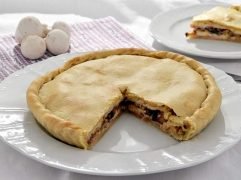 Focaccia funghi, prosciutto e formaggio