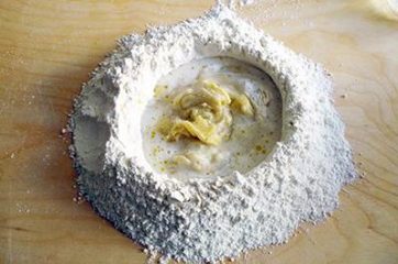 Focaccia funghi prosciutto e formaggio 3
