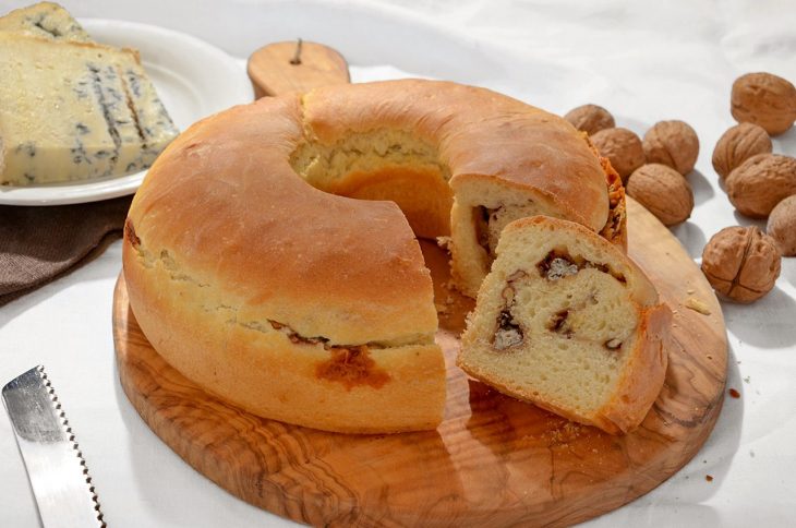 Ciambella gorgonzola e noci