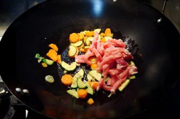 Noodles con maiale e verdure 5