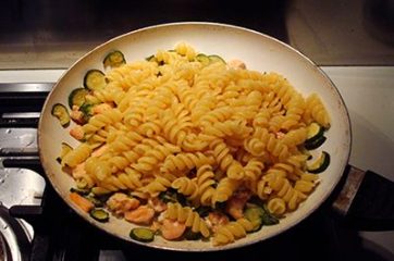 Pasta con salmone e zucchine 4