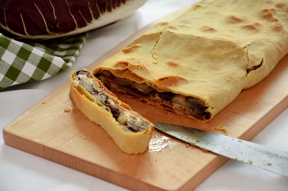 Strudel con radicchio e fontina