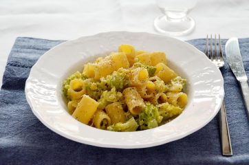 Pasta con broccolo romanesco