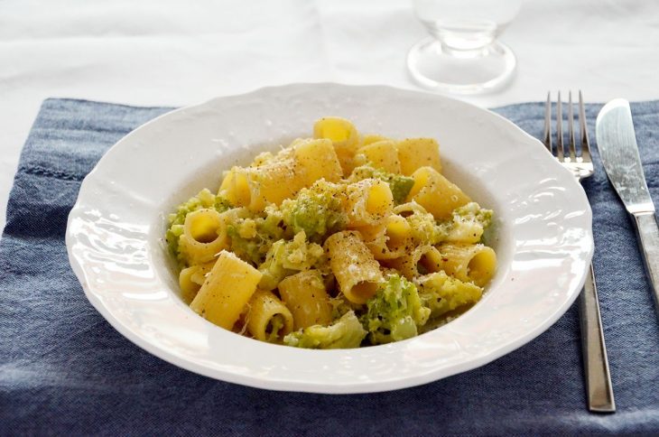 Pasta con broccolo romanesco