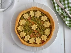 Torta salata con pisellini e prosciutto