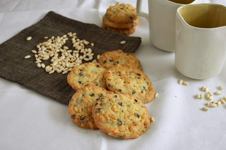 Cookies con riso soffiato e cioccolato