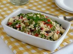 Insalata di riso con pomodori, asiago e rucola