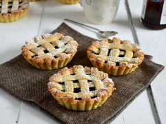 Crostatine alla marmellata con frolla all'olio