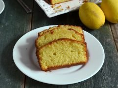 Lemon drizzle cake