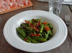 Pasta al pesto di bietole e pancetta