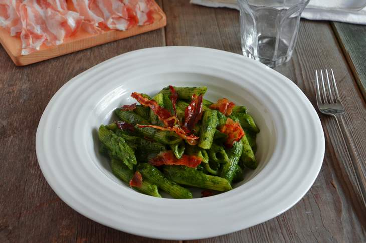 Pasta al pesto di bietole e pancetta